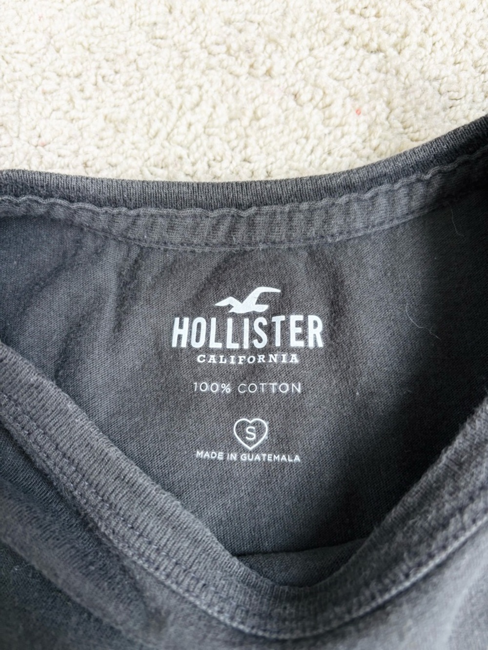 hollister dark grey butterfly graphic cropped baby tee - Picture 8 of 11
